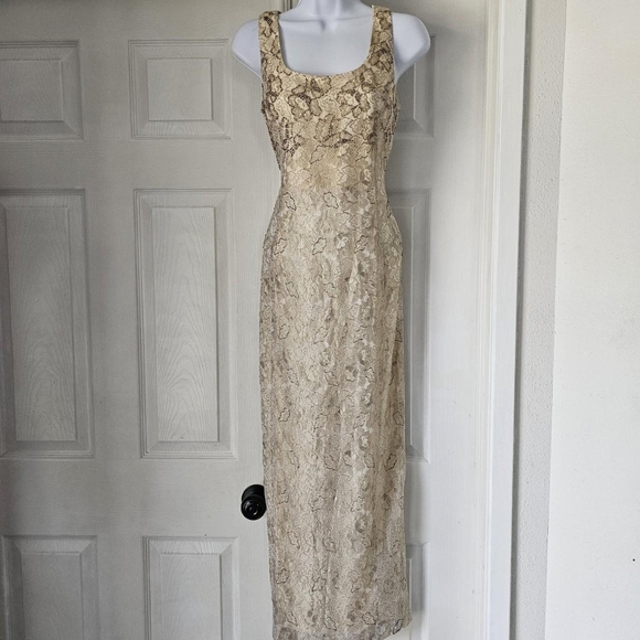 Golden lace formal dress - Picture 2 of 7
